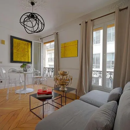 Apartament Large Luxury Flat Next To Champs Elysee Paryż