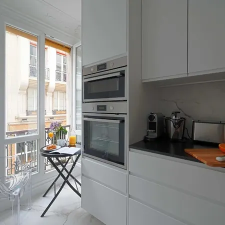 Apartment Large Luxury Flat Next To Champs Elysee Paris
