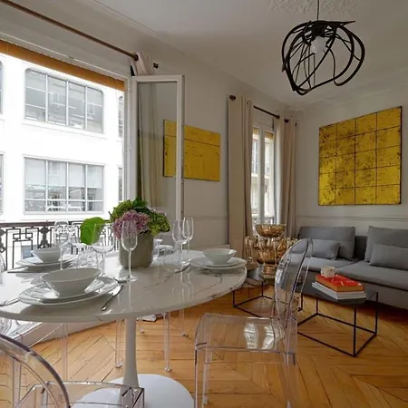 Large Luxury Flat Next To Champs Elysee * Paris